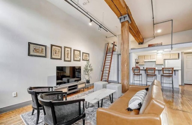 Historic Industrial Loft with a Spacious King bed Suite