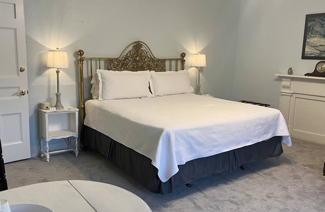 Historic Inn near Ithaca on the Cayuga Wine Trail, Room 9