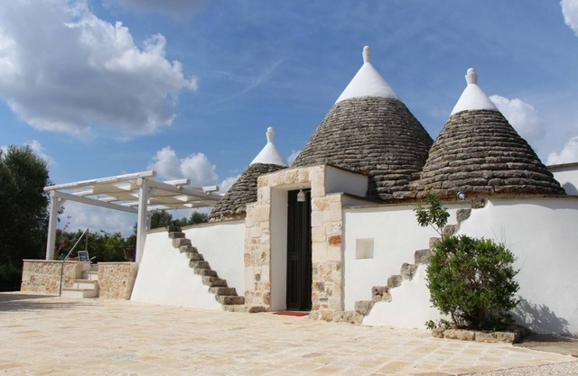 Historisches Trullo im Grünen mit privatem Pool und in der Nähe von Sandstränden