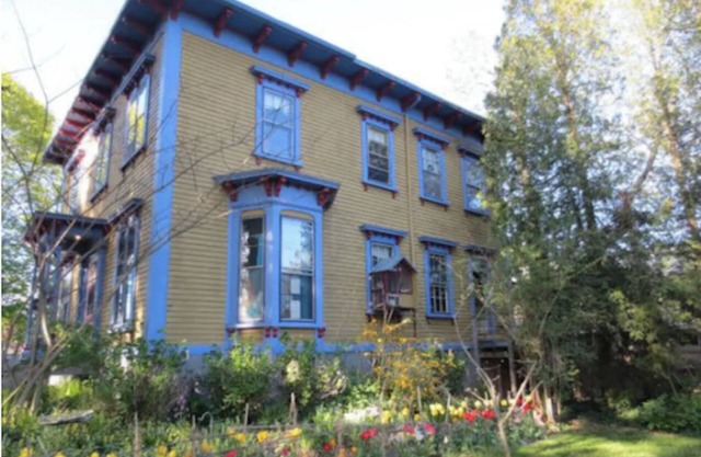 Historic Italianate second floor apt in the heart of historic village