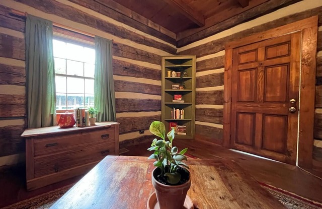 Historic Log Cabin on a homestead!-Pet Friendly!