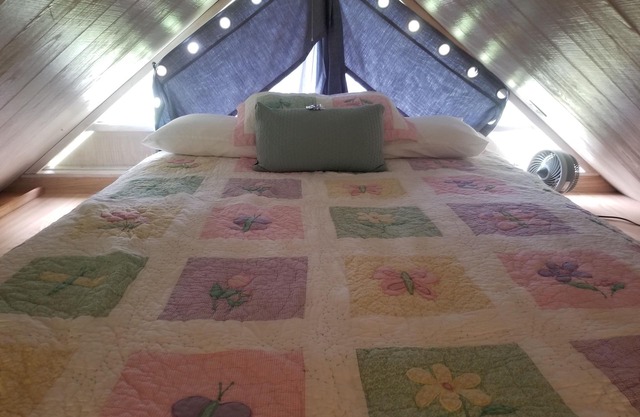 Historic Log Cabin & with RV space at White Lake with optional lakeside sauna