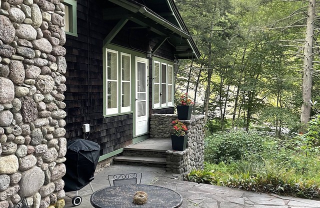 Private Streetside - Historische aber moderne Fischerei / Ski Lodge von 1900