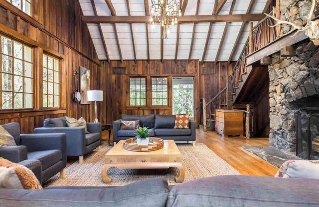 Historic Macon Luxury Lodge with updated decor