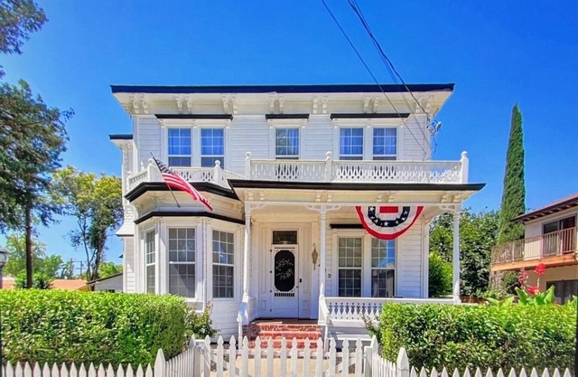 Historic Mansion near downtown