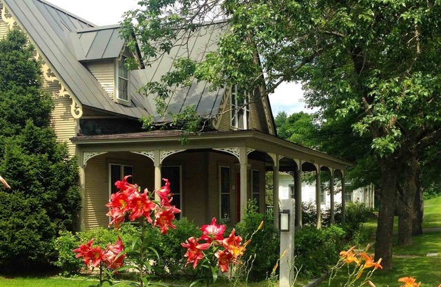 Historischer Maple Street Dairy-Charme und Convenience in Stowe Village
