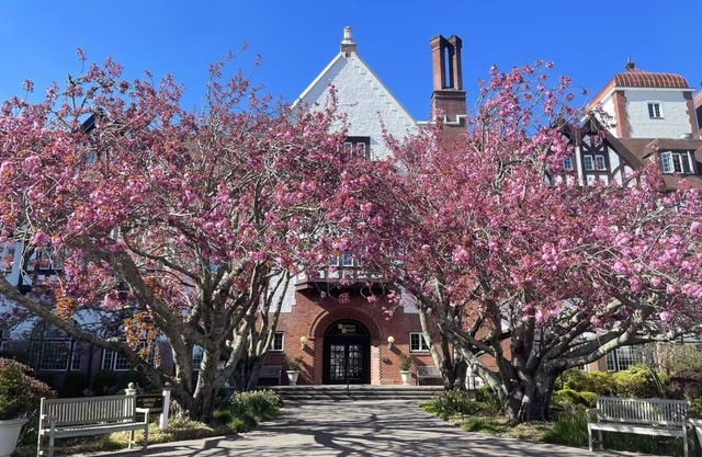 Historic Montauk Manor Summer 2-BR Duplex 20 ft. Ceilings Condo, AC, WiF,