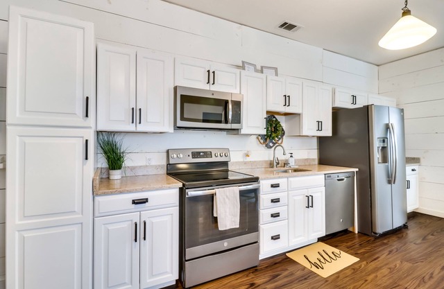 Historic New Market Retreat: Walkable Location!