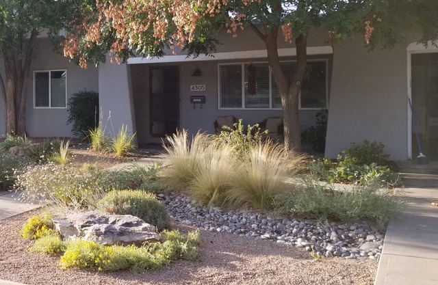 Historic Nob Hill home with cozy covered deck and close to Route 66.