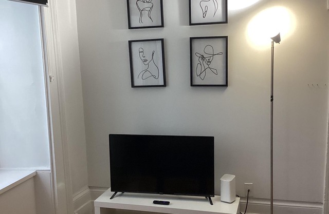 Historic Old Quebec.1-bedroom apartment.sleeps 4. Parking.