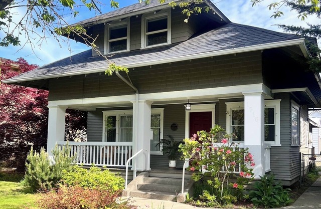 Historic Olympia Home in the heart of Olympia. Close to everything.