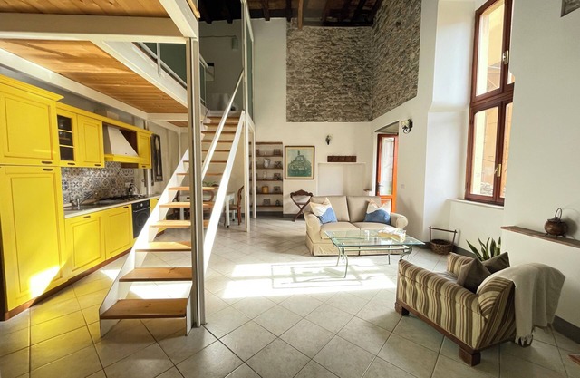 Historic Palazzo Apartment with a large private garden in the old town of Barga.