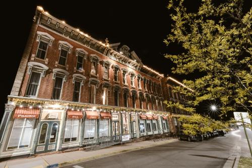 Historic Plaza Hotel