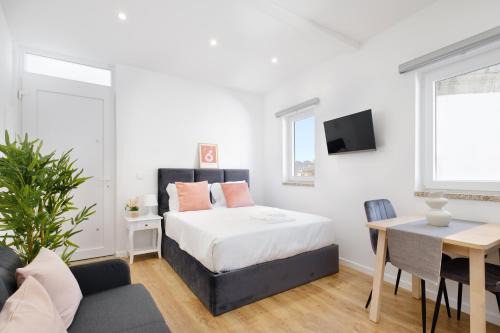 Historic Porto Studio, 2 Min Walk to Douro River