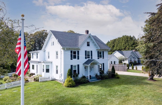 Historic quaint property. Enjoy a day at the beach then a dip in pool and relax.