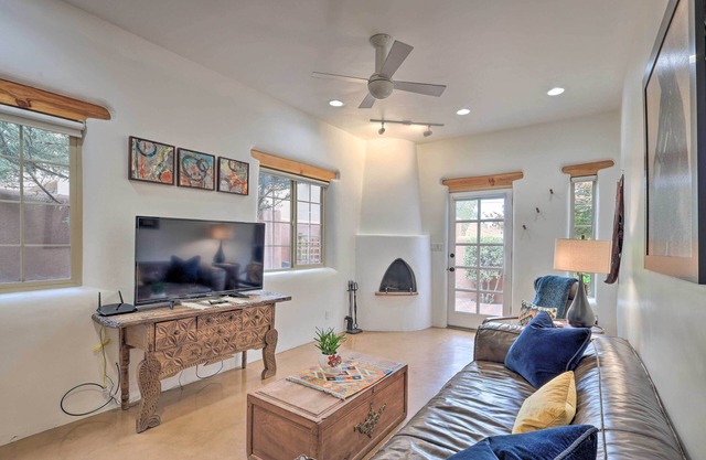 Historic Railyard Bungalow - Walkable Location!