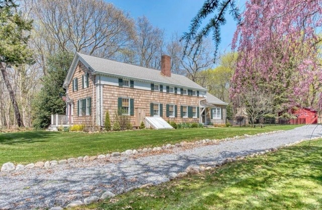 Historic Renovated Farmhouse, 2min to Beach, Vineyards, Fireplace, Kid Friendly