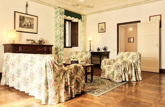 Historische Residenz Villa Buonsignori nahe Siena für 5 Personen
