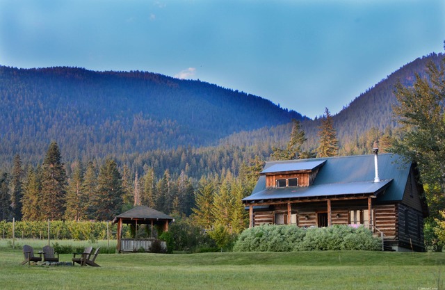 Historisch restaurierte 1200 Sf Log Lodge mit Blick auf Flathead La