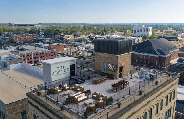 Historic Rooftop Steps to DT Shops & Dining Unit 4