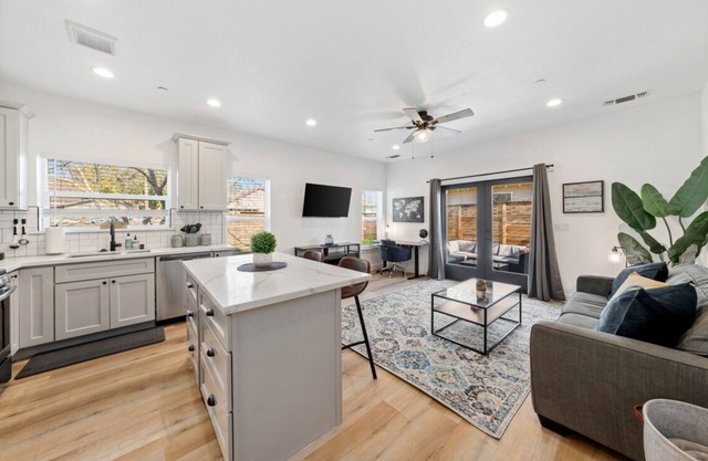 Historic Roseville Luxury 1:1 Home -Monthly Rental