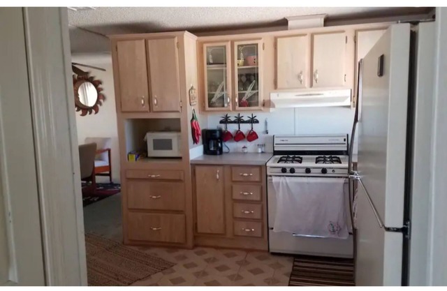 Historic Route 66 Vacation Rental, fully fenced for children and fur babiesn