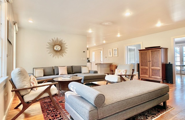 Historic Shoreline Home minutes to Stonington Village and Mystic!