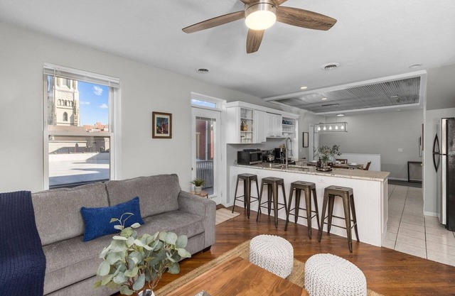 Historic Soulard King 2BR Apt w/ Private Deck