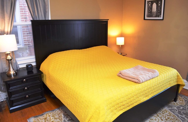 Historic Southwest Gardens Neighborhood, bequem zu allem, King-Bett (1W)