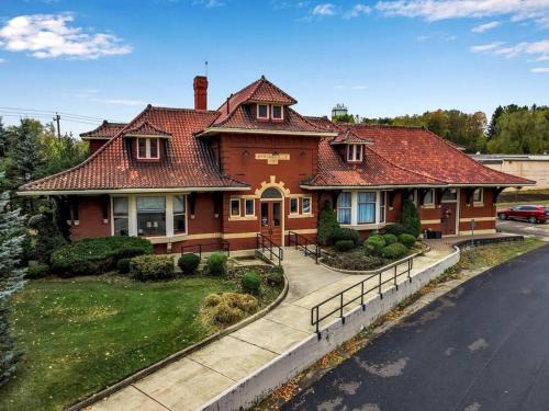 Historic Springville Train Depot Inn Hotel Apartment