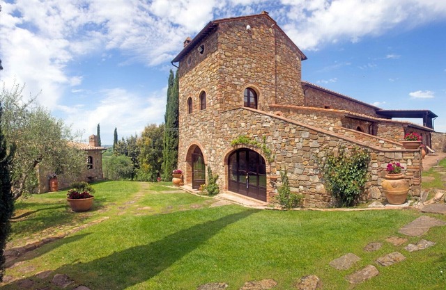 Historisches Steinhaus Casanova mit Pool & nah am Meer