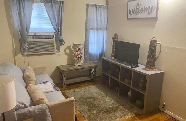 Historic Studio Apartment, 3 min to SGMC Hospital