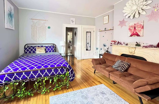 Historic Studio Near Trinity College with Fast WiFi