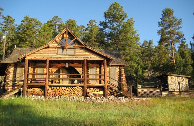 Historische einzigartige 1890 Log Cabin am Canyon Ferry Lake