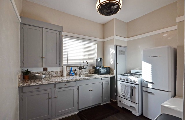 Historic University Blvd 2BR - #14- Free Parking