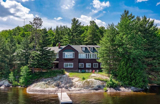 Historisches Adirondack Lakeside Retreat