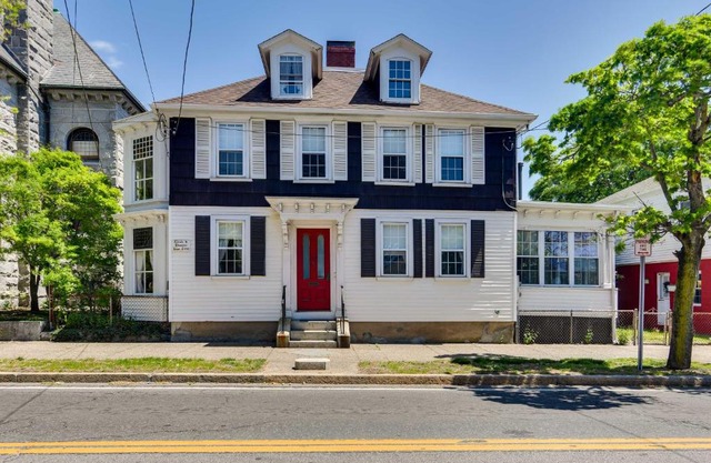 Historic Warren Vacation Rental Walk to Beaches!
