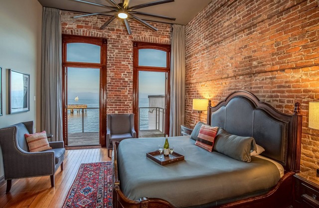 Historic Water View Room overlooking The Bay with private balcony