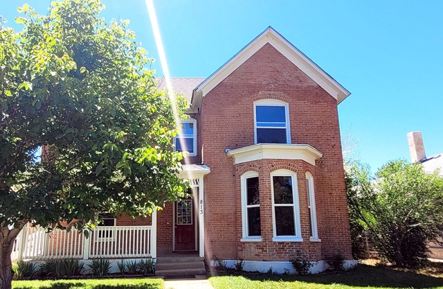 Historic Western Oasis w/AC & Parklike Backyard
