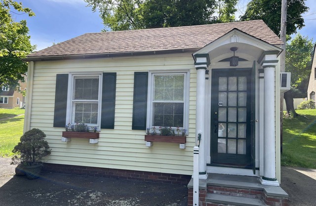 Historic Whitneyville Cottage