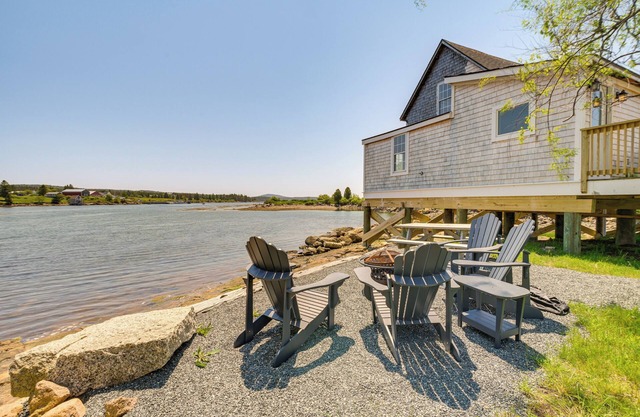 Historic Winter Harbor Cottage w/ Waterfront Views