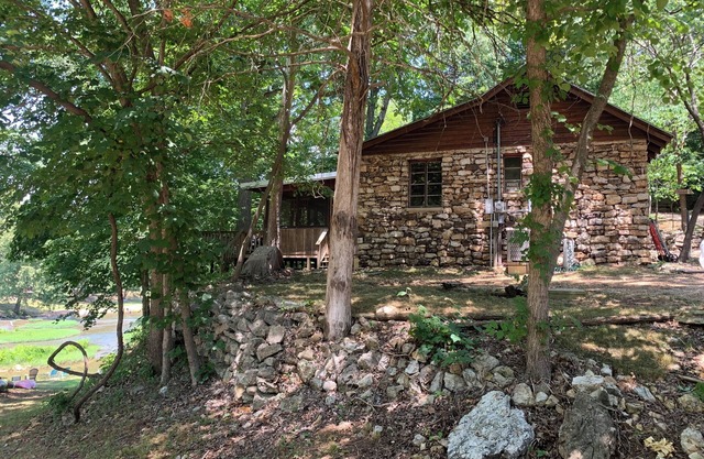 Historic "Woody" Cabin on the River at Miramichee Falls w/kayaks
