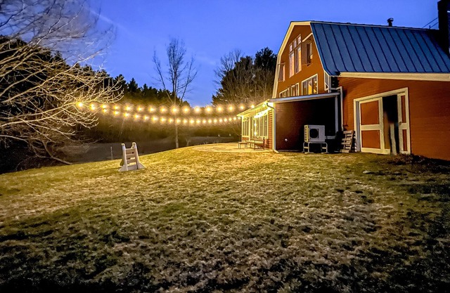 Historical countryside home with Peloton & amazing views - dog-friendly