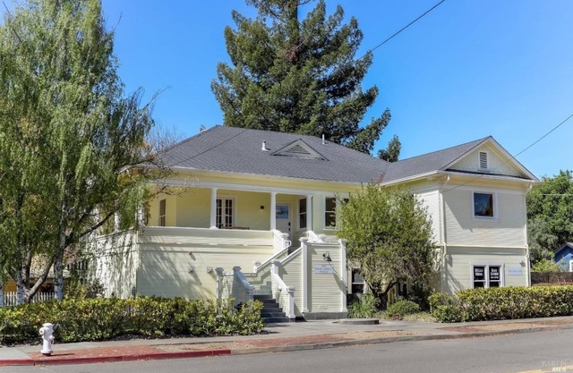 Historical Cozy Home Walking Distance to Downtown!