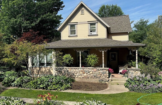 Historical home, the Burnett Nestt in the heart of Lake Ann