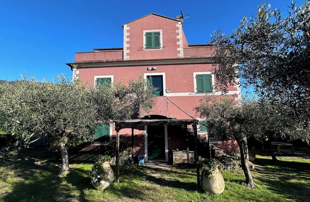 Historical Villa 'The Birdhouse' with Garden and Views