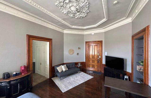 Historical Studio Apt - Walk to All of Downtown