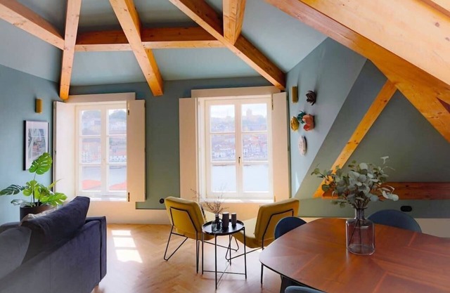 HM - Infante Riverside Apartment R