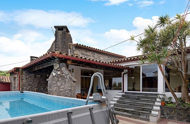 Holiday Home 'Vila Nova House' with Sea View, Private Pool and Wi-Fi