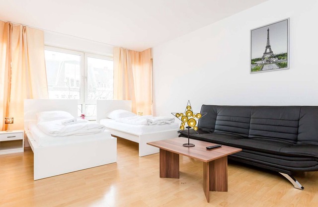 D03 zentral gelegene 3 Zimmer Ferienwohnung in Düsseldorf mir gratis W-LAN und Waschmaschine